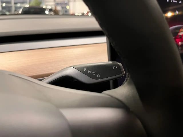 Tesla Model Y RWD Standard Range