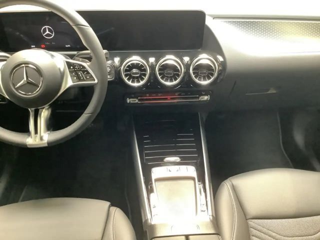 Mercedes-Benz GLA 200 Progressive