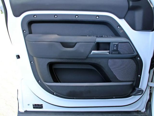 Land Rover Defender 110 Dynamic SE