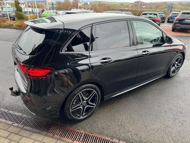 Mercedes-Benz B 200 AMG Line Sedan