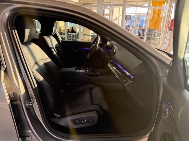 BMW 520 520i M-Sport Sedan