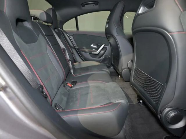 Mercedes-Benz CLA 200 AMG Line Coupé