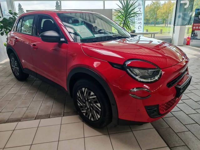 Fiat 600e Hybrid 1.2 110 DCT Kamera-PDC vorn+hinten-SHZ-LED