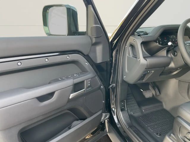 Land Rover Defender 110 D250 Dynamic SE