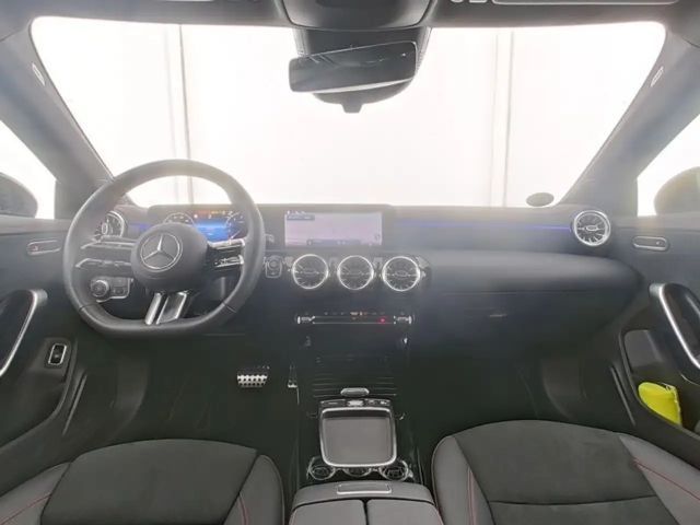 Mercedes-Benz CLA 180 AMG Line Coupé