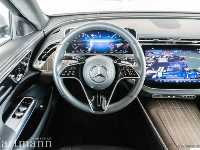 Mercedes-Benz E 200 AVANTGARDE Sedan