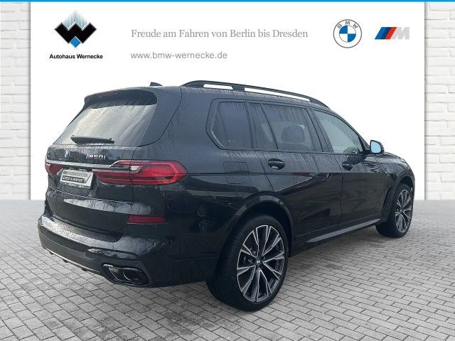BMW X7 M50i
