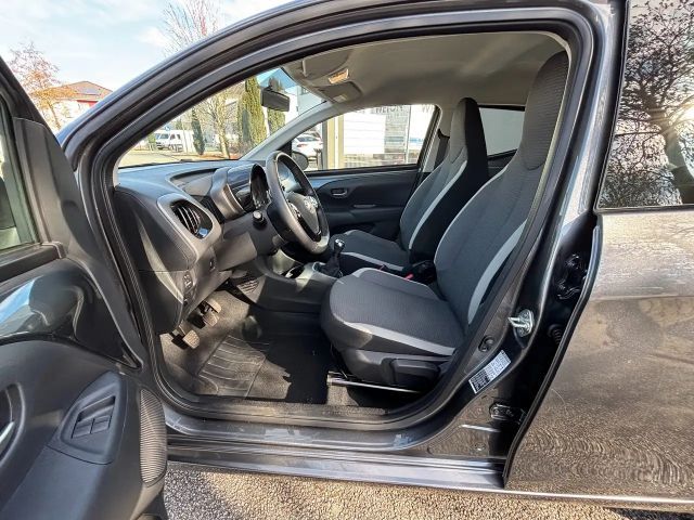 Toyota Aygo Hatchback Play X-play