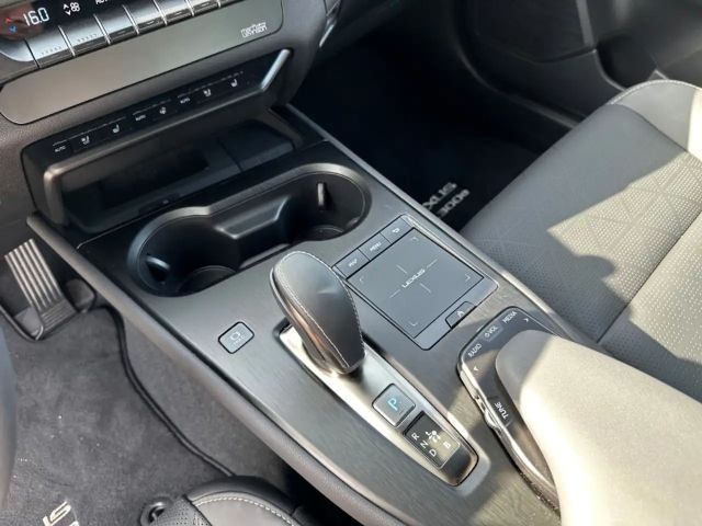 Lexus UX Luxury Line
