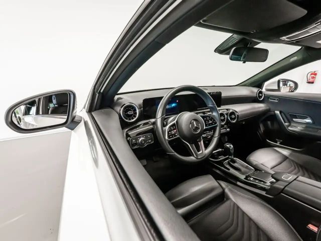 Mercedes-Benz A 180 A 180 d Style