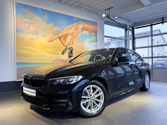 BMW 320 320i Sedan xDrive