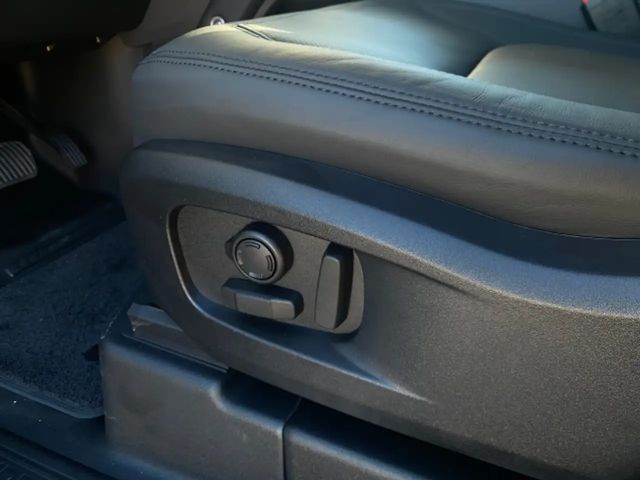 Land Rover Defender 110 Dynamic HSE