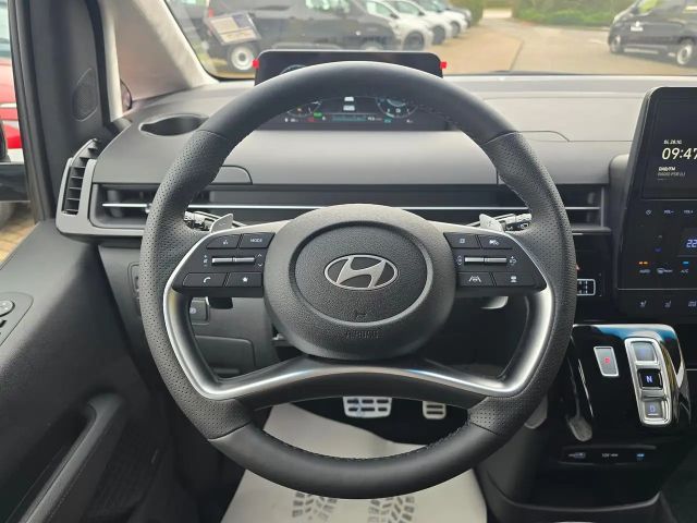 Hyundai Staria Signature