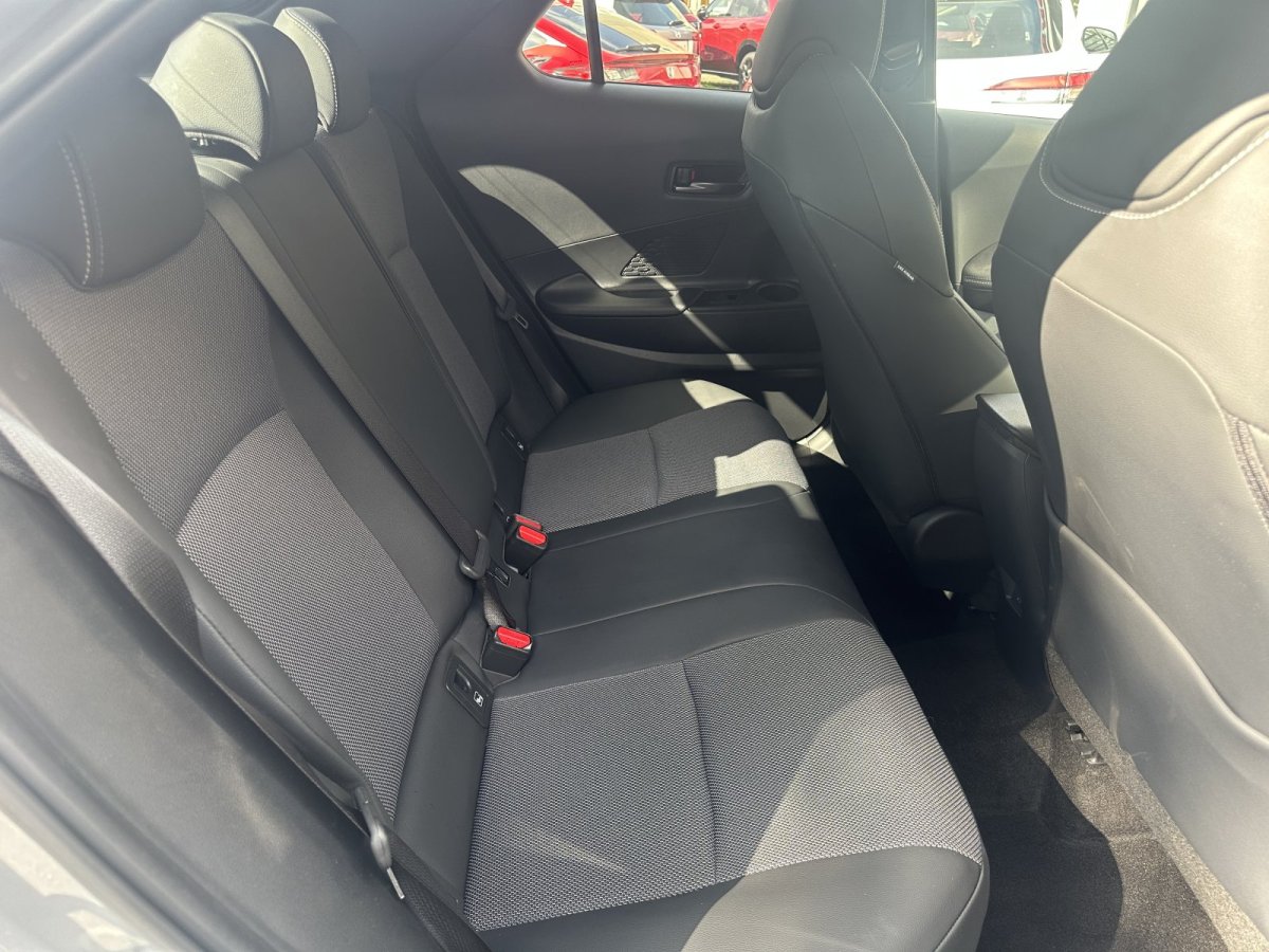 Toyota C-HR 5-deurs Lounge