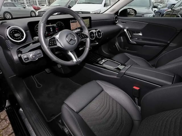 Mercedes-Benz A 180 NIGHTPAKET+LED+KAMERA+CARPLAY+MBUX+18 ZOLL