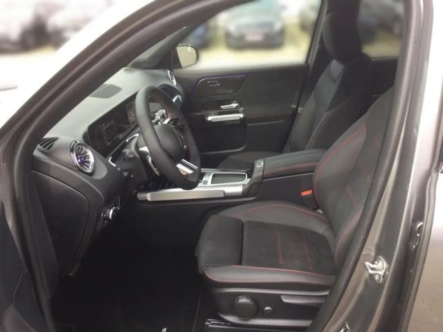 Mercedes-Benz GLB 200 AMG Line Premium