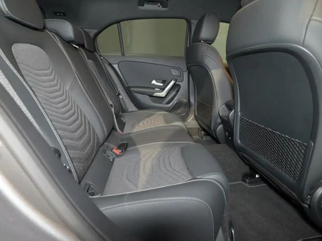 Mercedes-Benz A 200 A 200 d