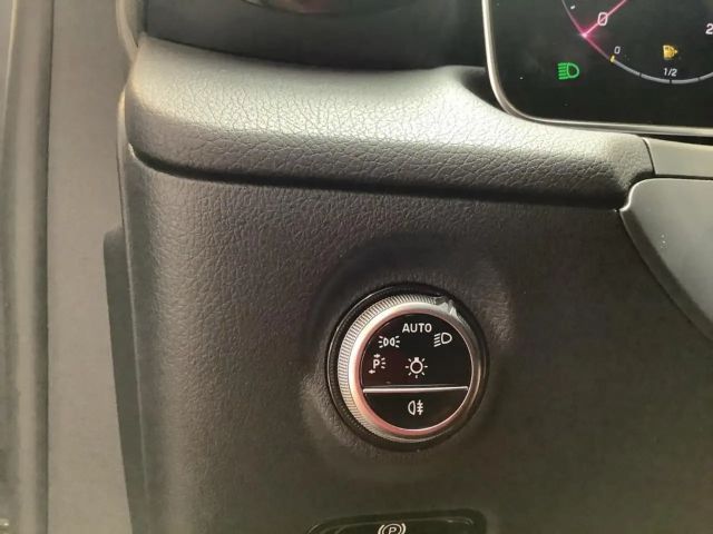 Mercedes-Benz C 180 AVANTGARDE Sedan