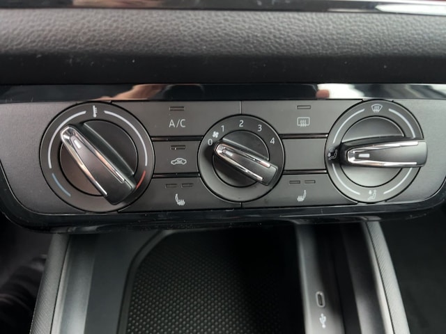 Skoda Kamiq Kamiq Essence 1,0 TSI AHK SHZ FSE PDC SpurH