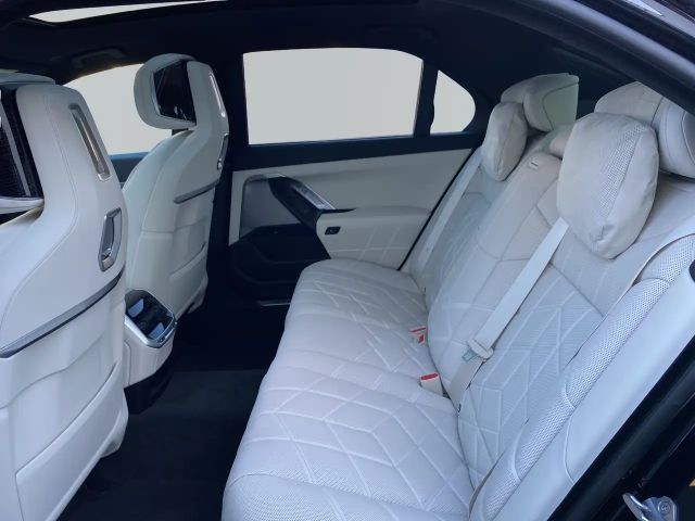 BMW 740 740d M-Sport Sedan xDrive