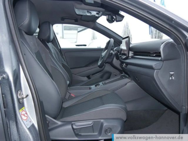 Volkswagen T-Roc 1.5 eTSI DSG IQ.Drive R-Line