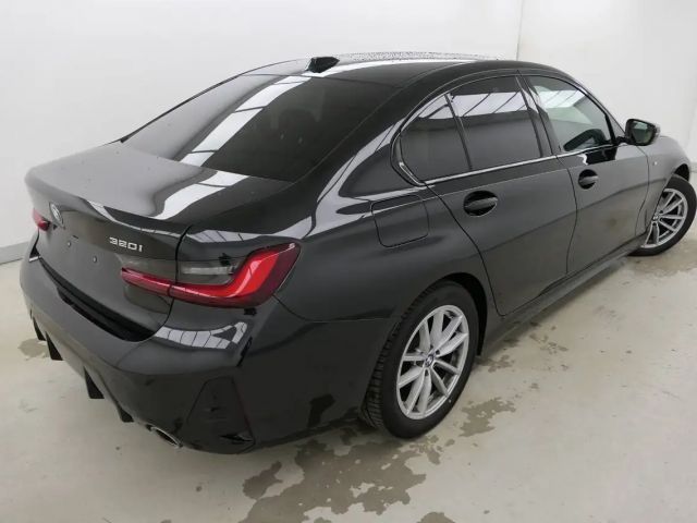 BMW 320 320i M-Sport Sedan