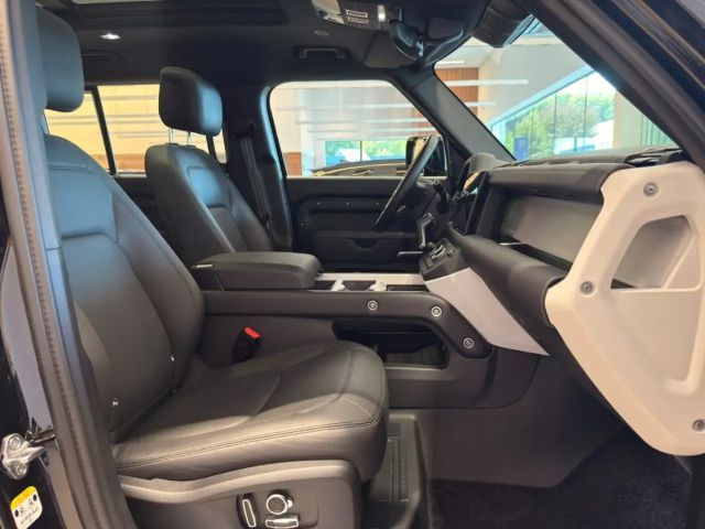 Land Rover Defender D300 Dynamic SE