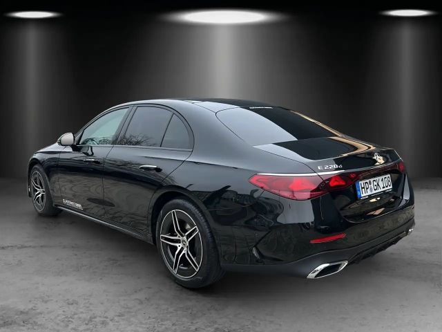 Mercedes-Benz E 220 AMG Line E 220 d Sedan