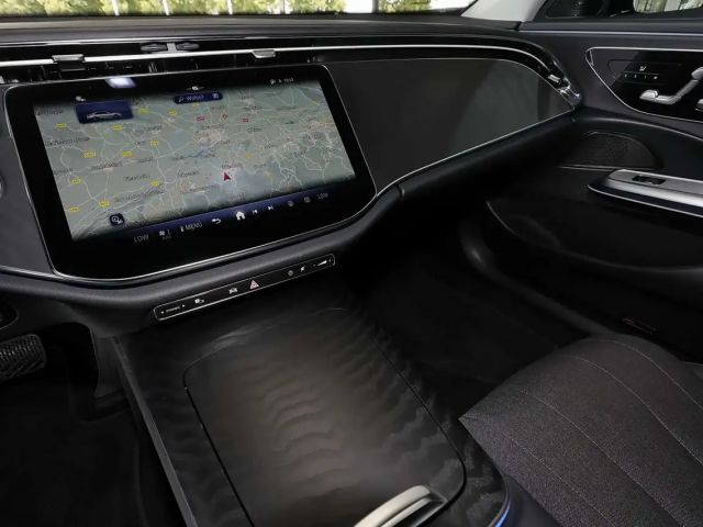 Mercedes-Benz E 200 Sedan