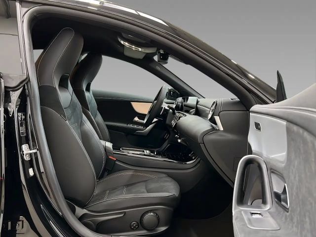 Mercedes-Benz CLA 200 AMG Line Coupé