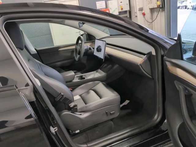 Tesla Model Y AWD Dual Motor Long Range