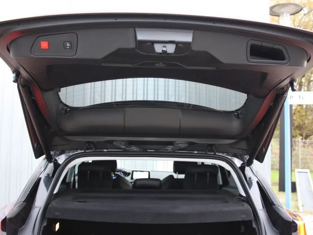 Peugeot 3008 Crossway EAT8 PureTech