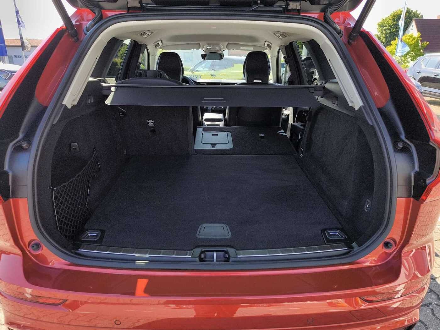 Volvo XC60 AWD Dark Plus