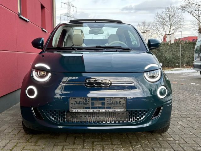 Fiat 500e La Prima