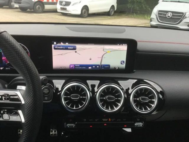 Mercedes-Benz CLA 200 AMG Line Shooting Brake