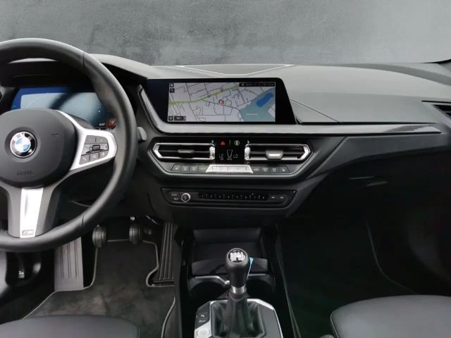 BMW 118 118i Sedan Sport Line