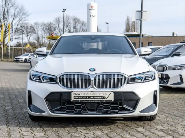 BMW 320 320i M-Sport Sedan