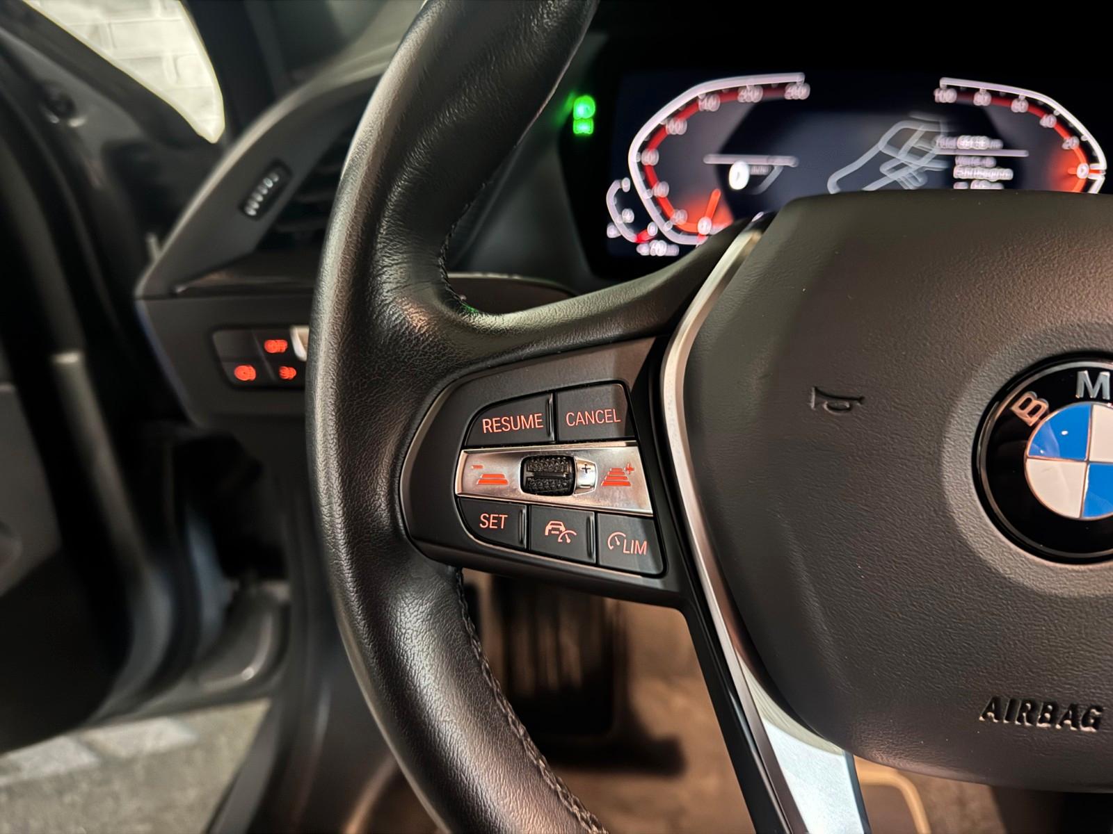 BMW 118 118i Sedan Sport Line