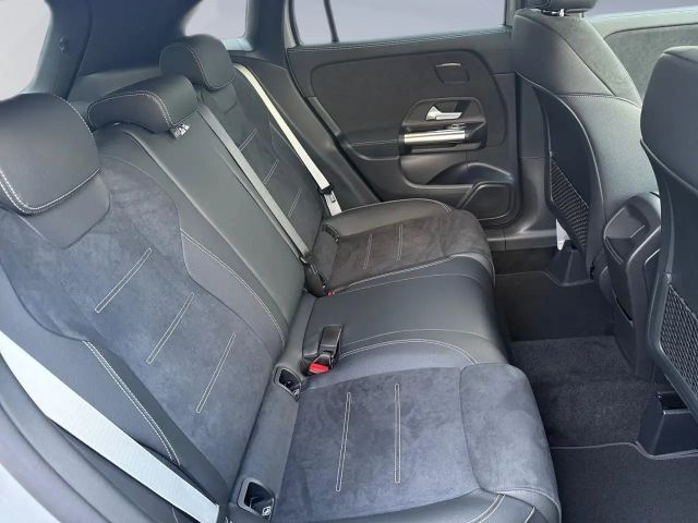 Mercedes-Benz GLA 200 SpurW S-Sitz W-Paket PDC SpurH AUT AHK