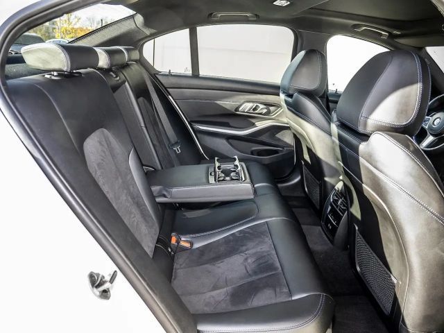 BMW 320 320i M-Sport Sedan xDrive