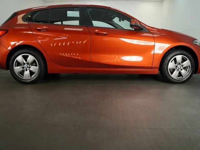 BMW 118 118i 5-deurs Advantage pakket Sedan