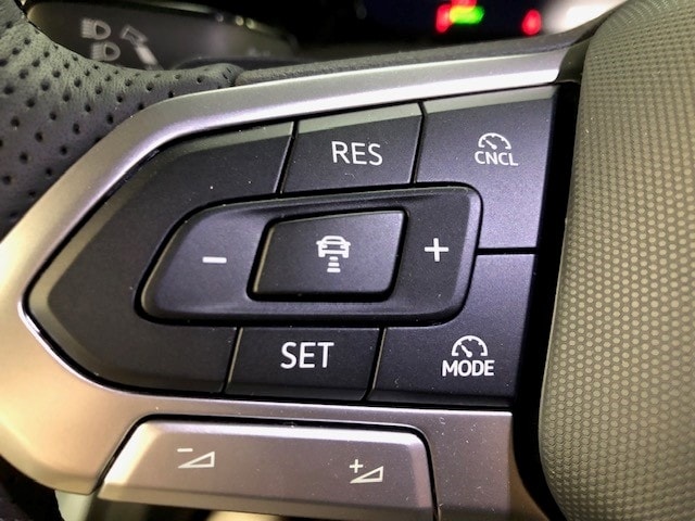 Volkswagen Golf 1.5 eTSI DSG R-Line