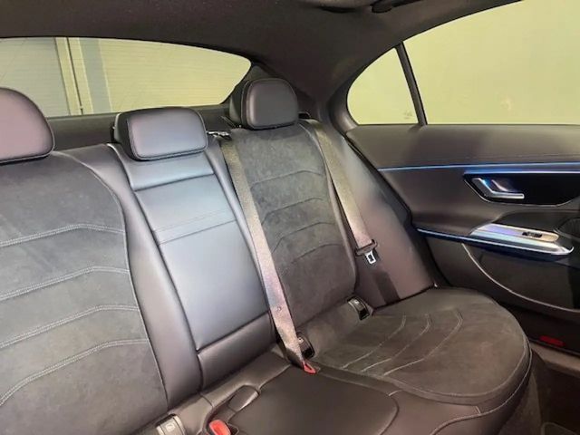 Mercedes-Benz E 220 AMG Line E 220 d Sedan