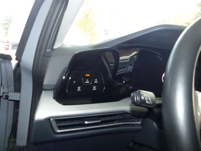 Volkswagen Golf Life Variant