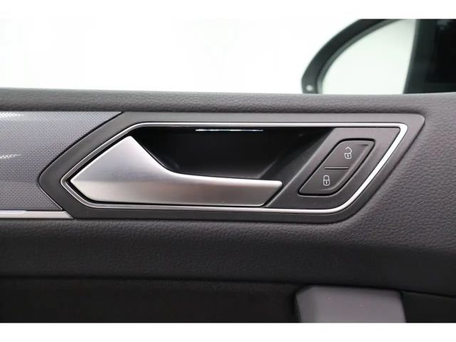 Volkswagen Touran 1.5 TSI DSG R-Line