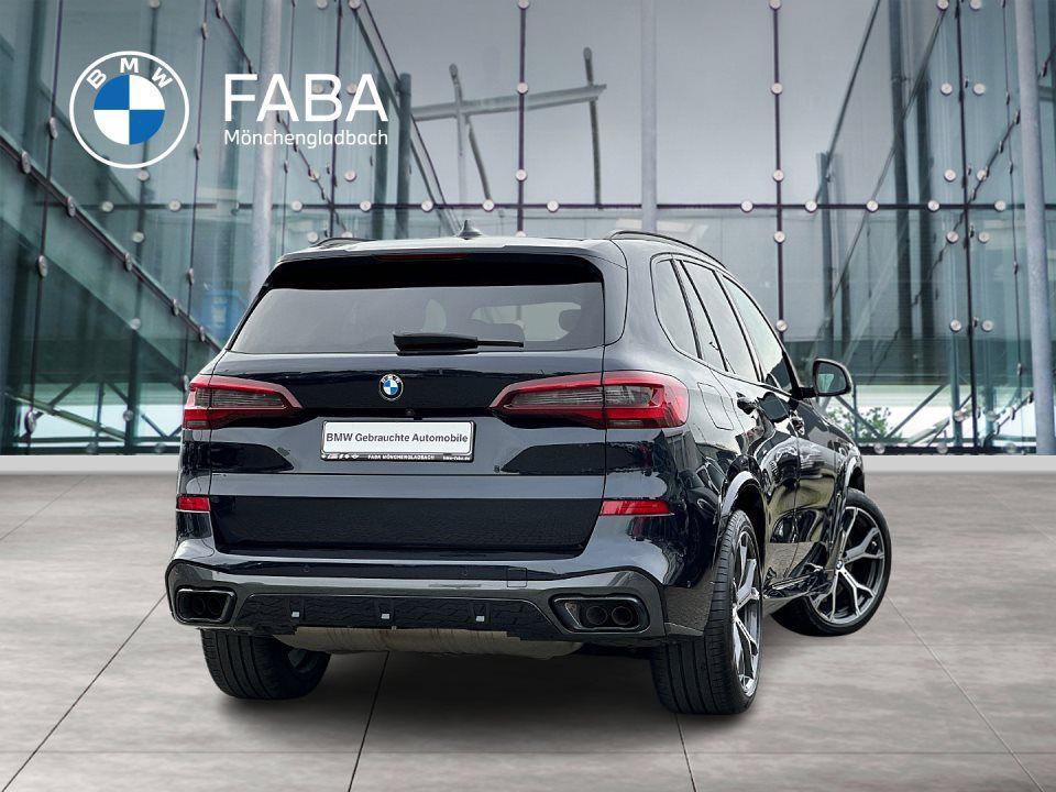 BMW X5 M50i