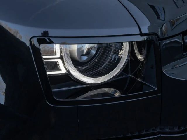 Land Rover Defender 110 D300 Dynamic SE