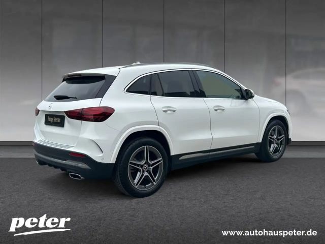 Mercedes-Benz GLA 220 4MATIC AMG Line GLA 220 d