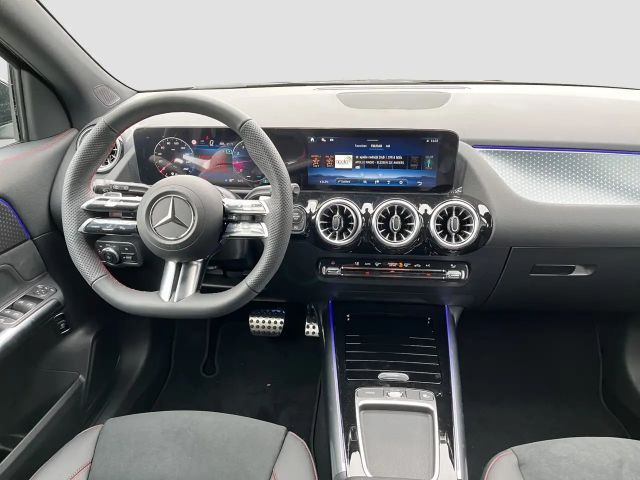 Mercedes-Benz GLA 180 AMG Line Limousine Lang