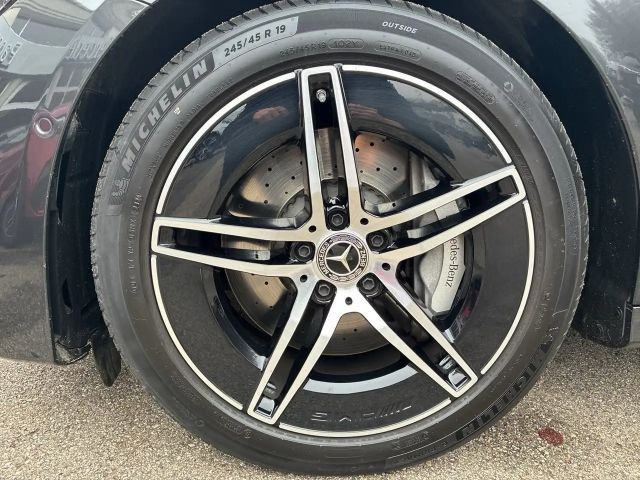 Mercedes-Benz E 220 4MATIC E 220 d Sedan